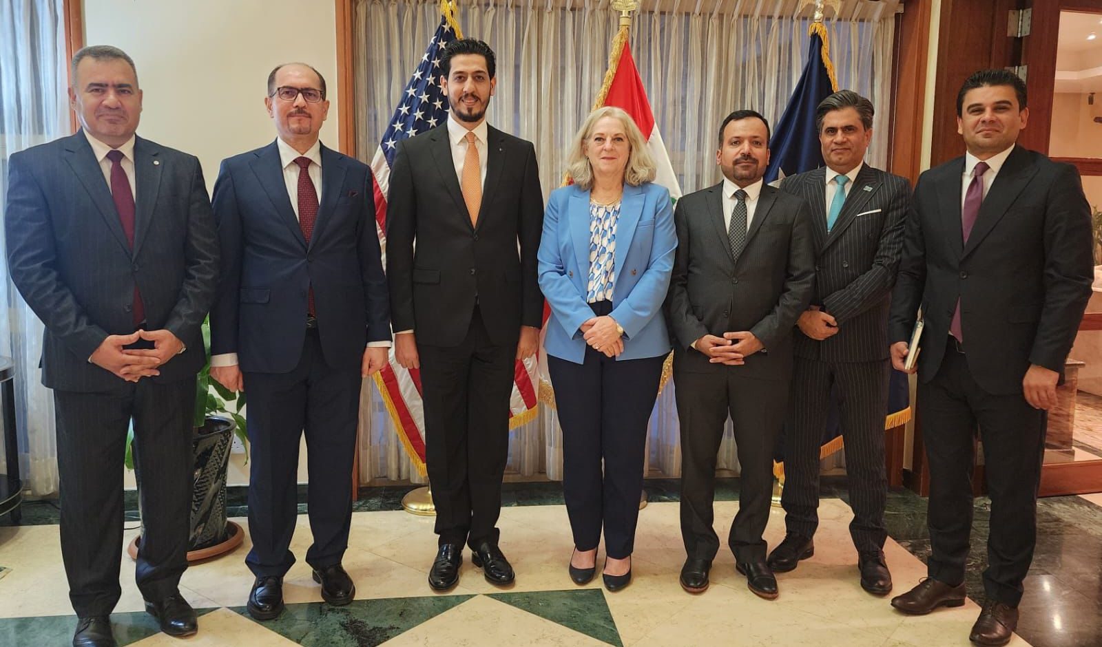 المجموعة العراقية مع سفيرة الولايات المتحدة لدى العراق ألينا رومانوسكي